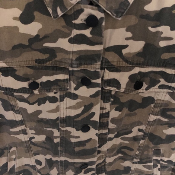 M.N.I Los Angelos Camo Jean Jacket. NWT Size Small - Picture 6 of 9